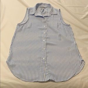 H&M sleeveless button-down top. Size 4.